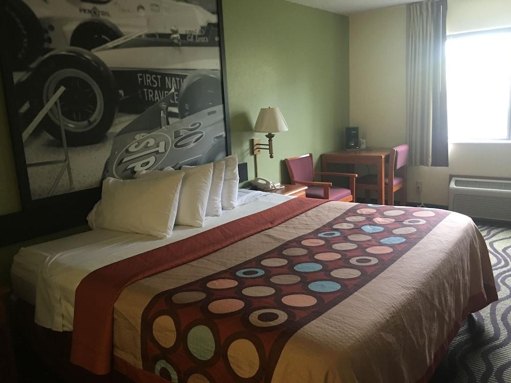 Super 8 By Wyndham Newton Hotel Bagian luar foto
