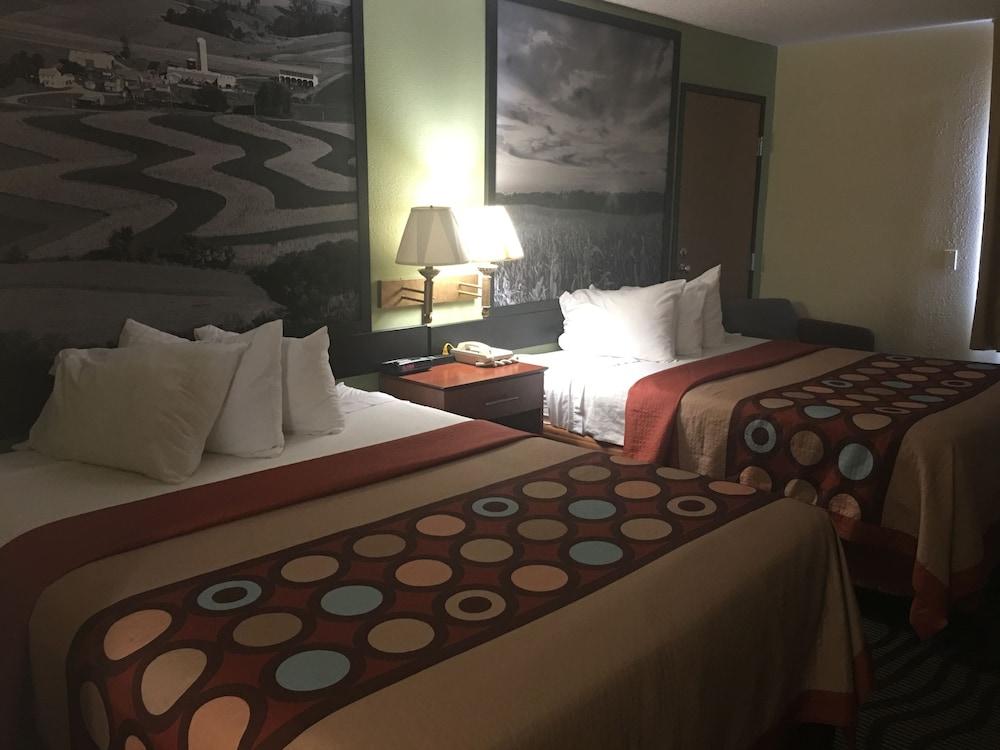 Super 8 By Wyndham Newton Hotel Bagian luar foto