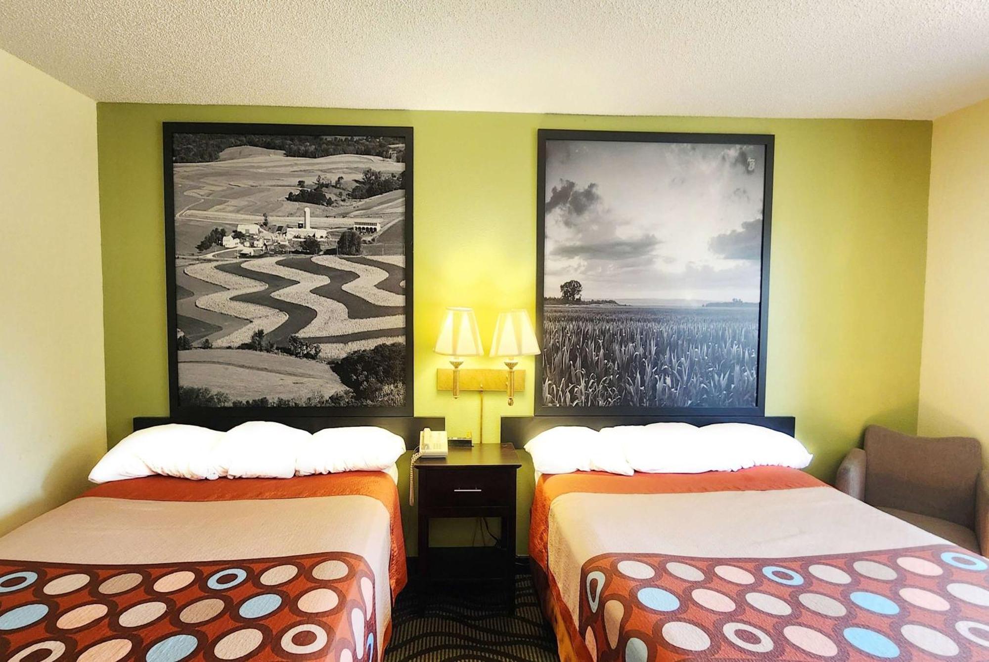 Super 8 By Wyndham Newton Hotel Bagian luar foto