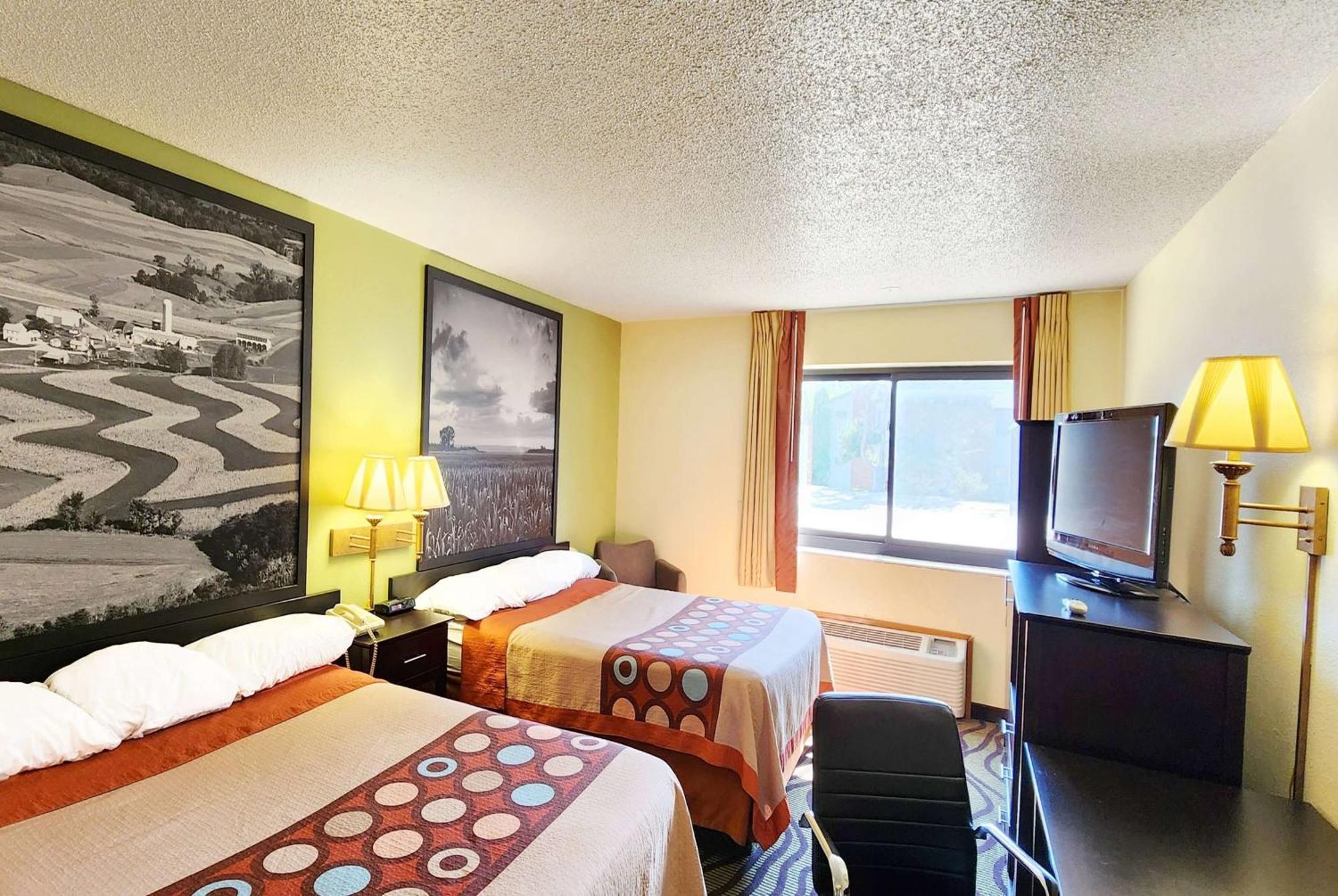 Super 8 By Wyndham Newton Hotel Bagian luar foto