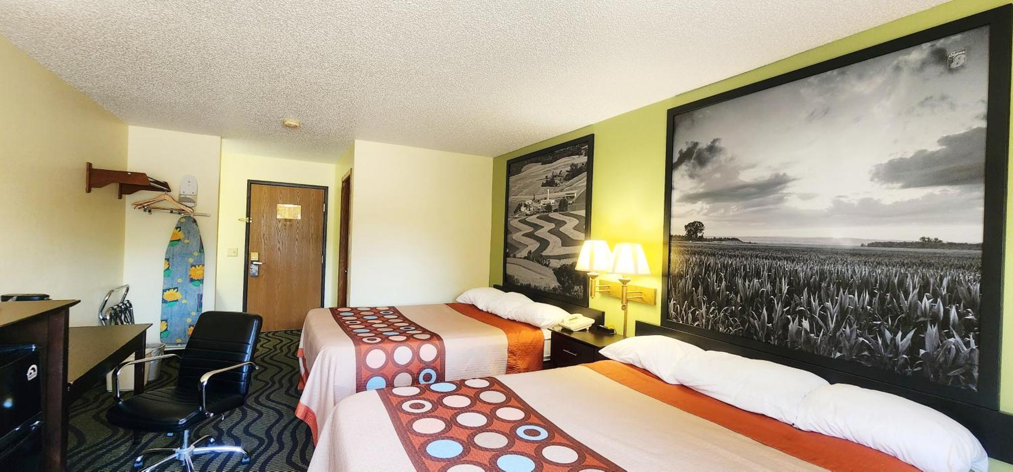 Super 8 By Wyndham Newton Hotel Bagian luar foto
